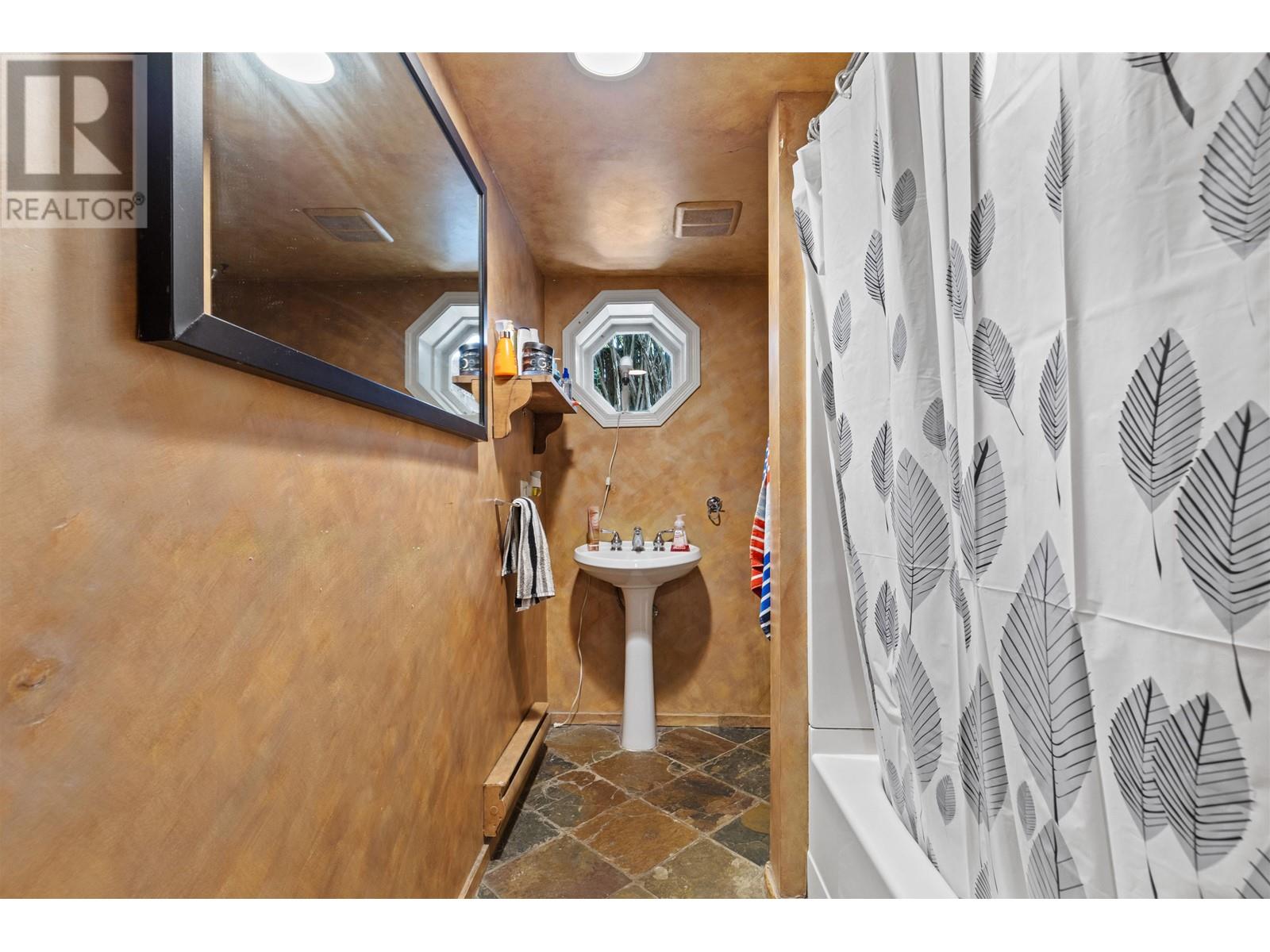 1217 Sixth Avenue, New Westminster, British Columbia  V3M 2C1 - Photo 18 - R2830195