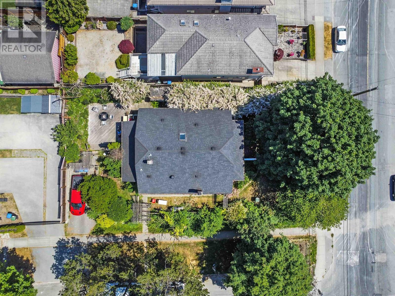 1217 Sixth Avenue, New Westminster, British Columbia  V3M 2C1 - Photo 2 - R2830195