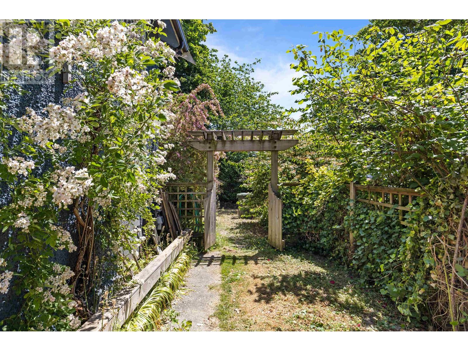 1217 Sixth Avenue, New Westminster, British Columbia  V3M 2C1 - Photo 28 - R2830195