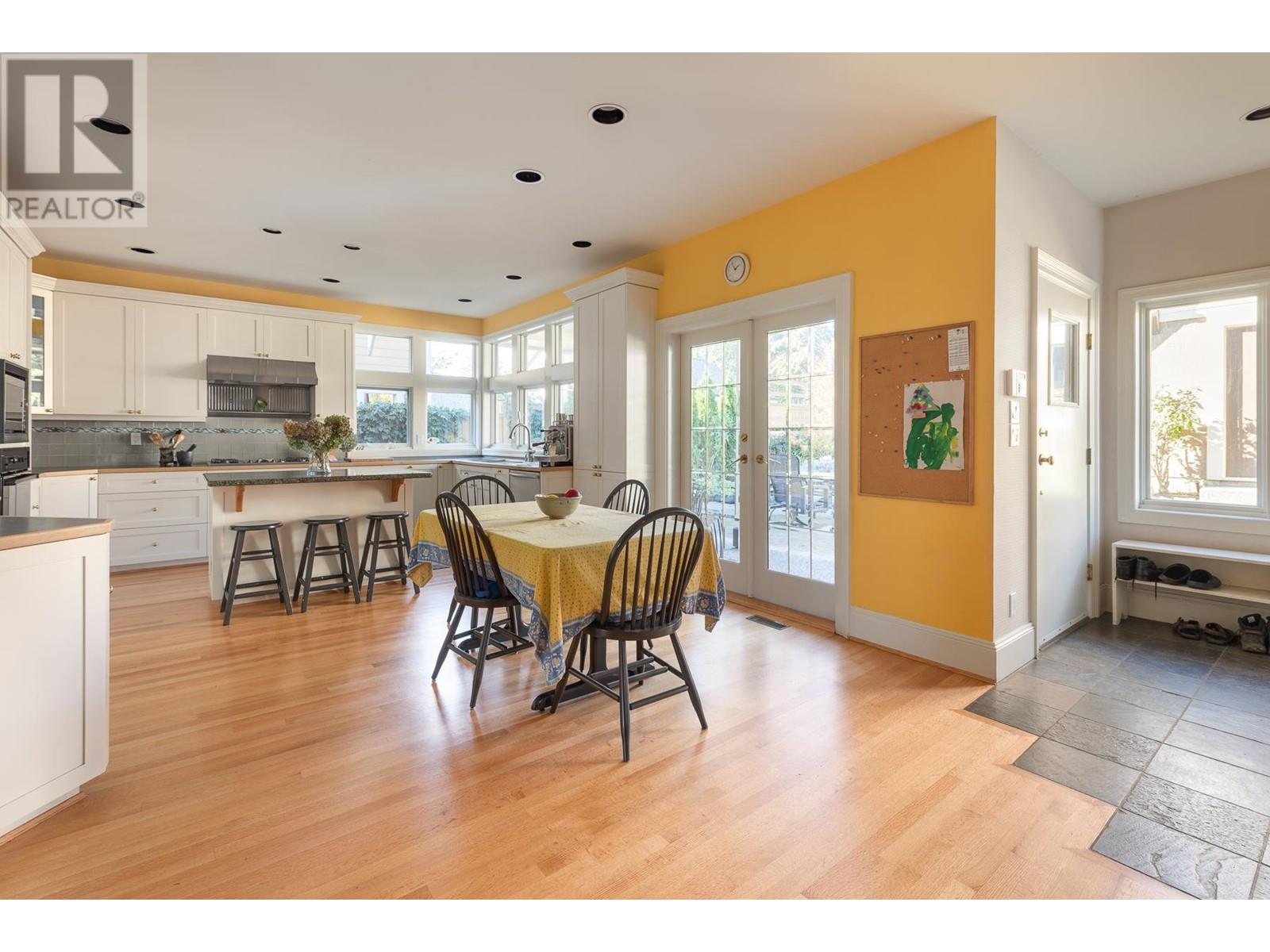 217 Third Avenue, New Westminster, British Columbia  V3L 1L9 - Photo 12 - R2830231