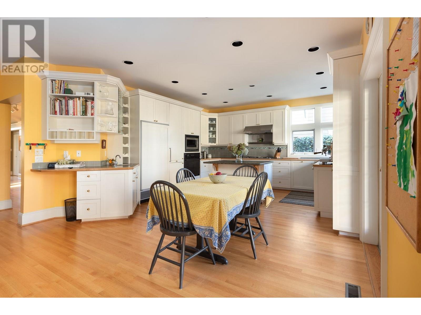 217 Third Avenue, New Westminster, British Columbia  V3L 1L9 - Photo 13 - R2830231