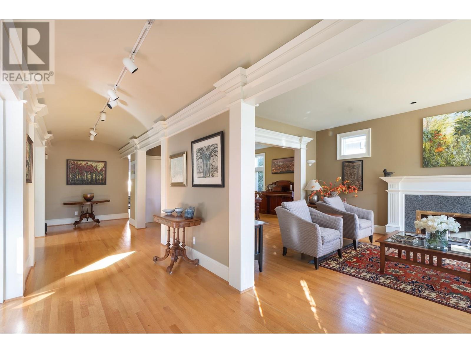 217 Third Avenue, New Westminster, British Columbia  V3L 1L9 - Photo 3 - R2830231