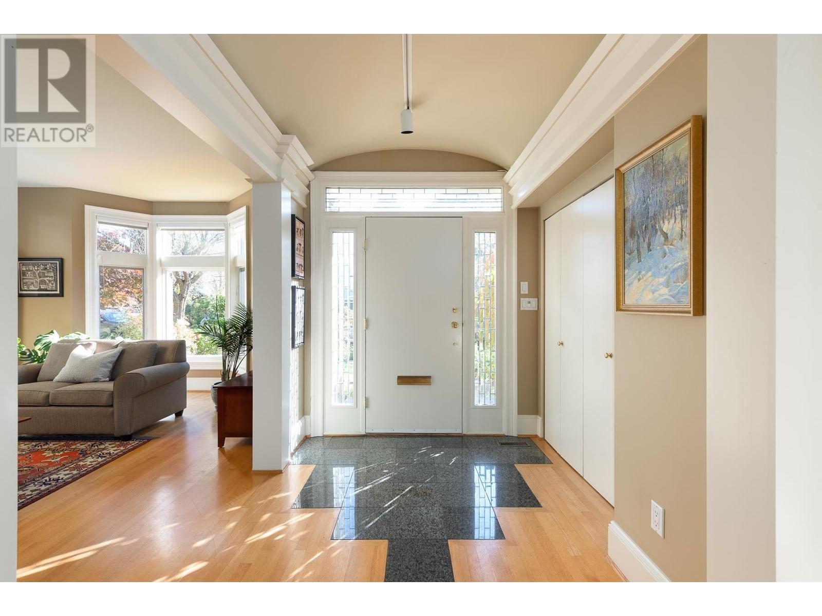 217 Third Avenue, New Westminster, British Columbia  V3L 1L9 - Photo 4 - R2830231