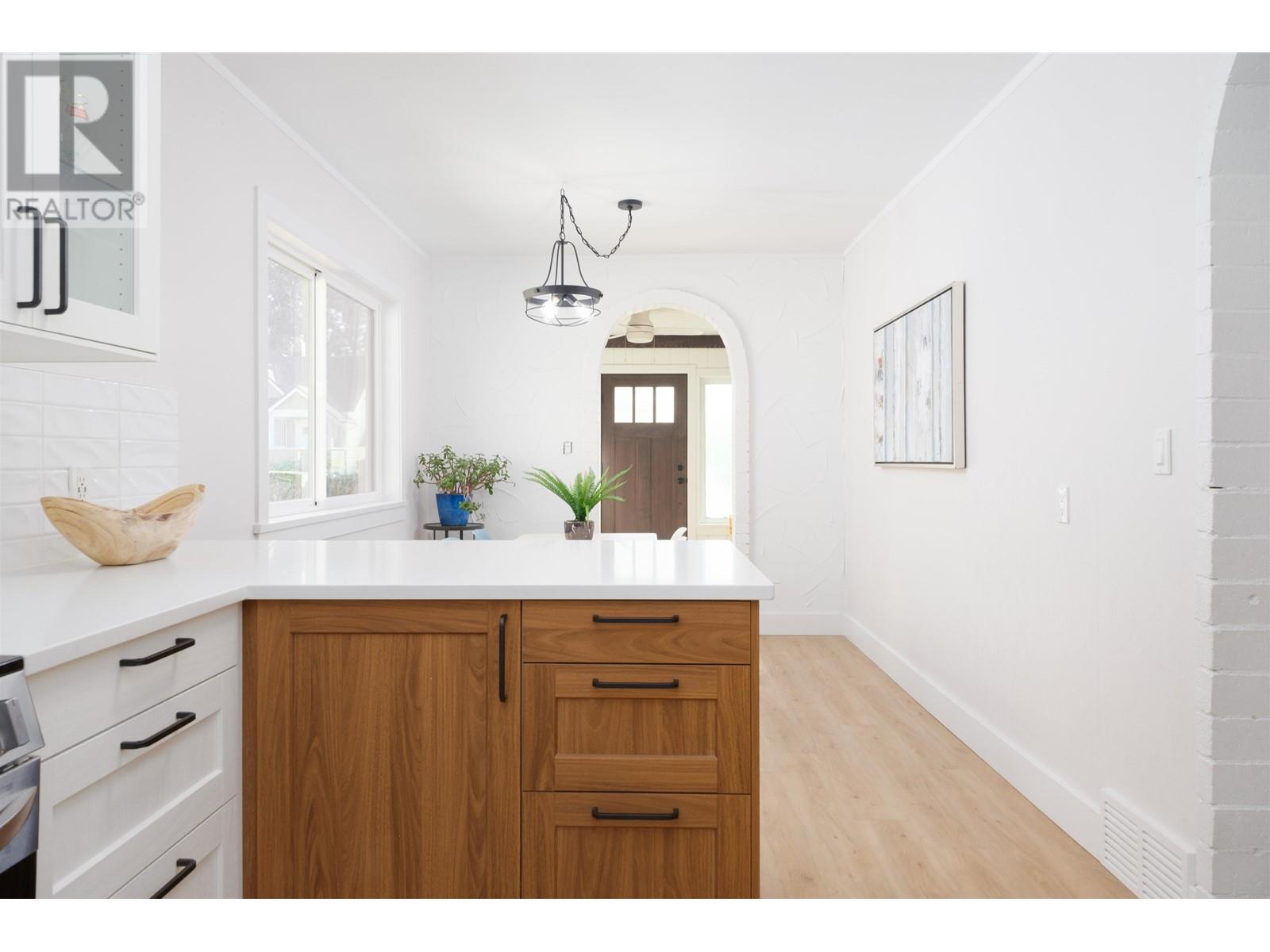 316 W 22nd Street, North Vancouver, British Columbia  V7M 2A4 - Photo 4 - R2830067