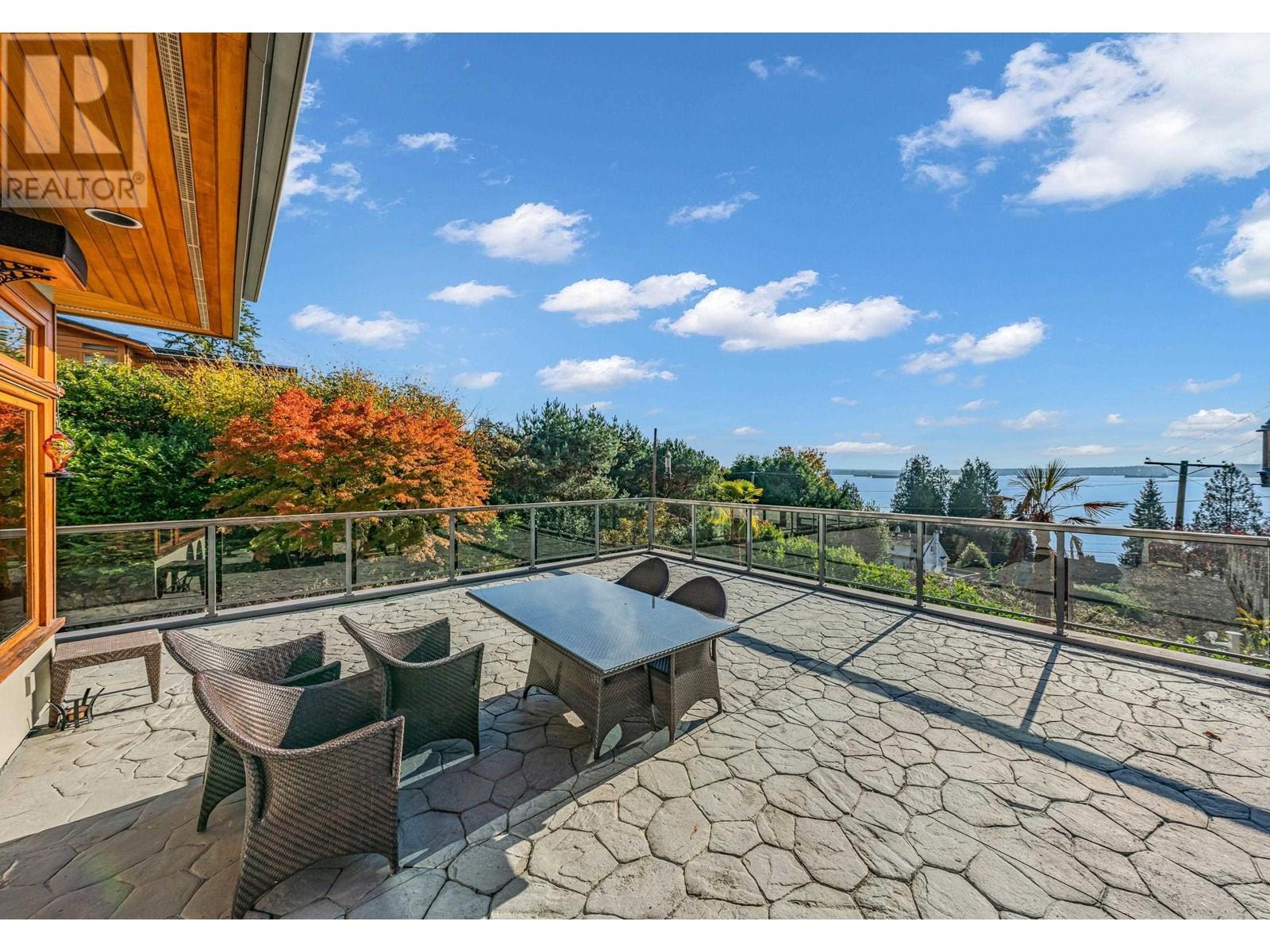 3285 Dickinson Crescent, West Vancouver, British Columbia  V7V 2L4 - Photo 2 - R2830189