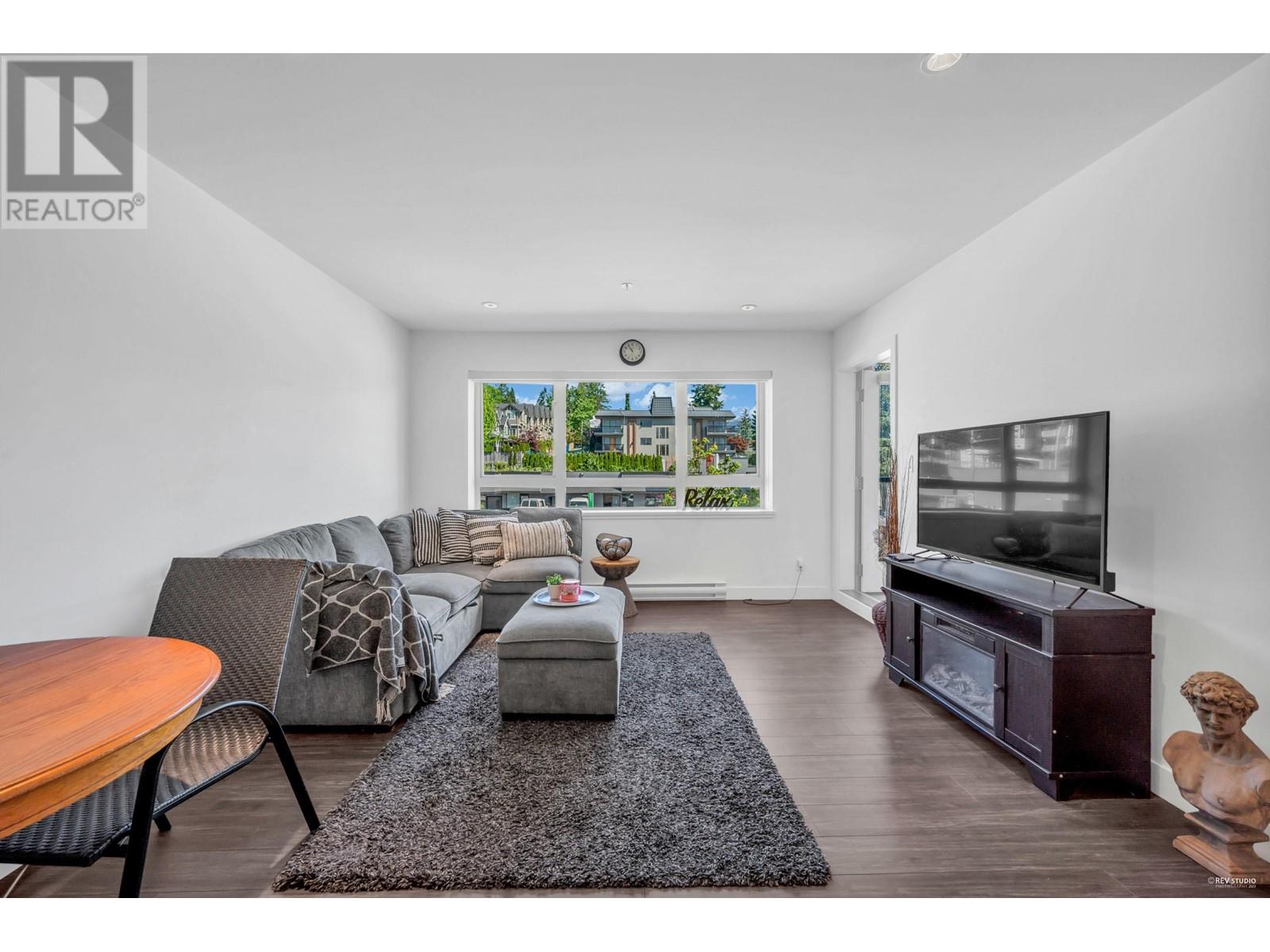 202 5688 Hastings Street, Burnaby, British Columbia  V5B 1R4 - Photo 3 - R2785351