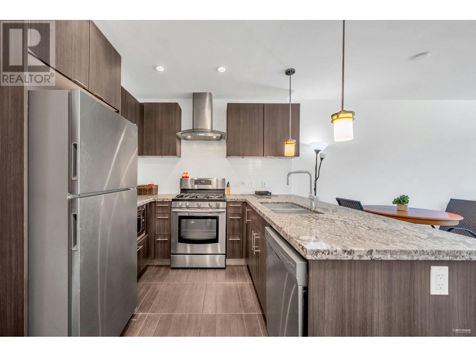 202 5688 Hastings Street, Burnaby, British Columbia  V5B 1R4 - Photo 8 - R2785351