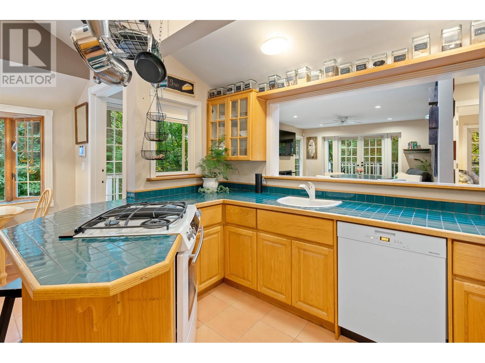 1956 Wolfe Street, North Vancouver, British Columbia  V7M 2Z3 - Photo 5 - R2825633