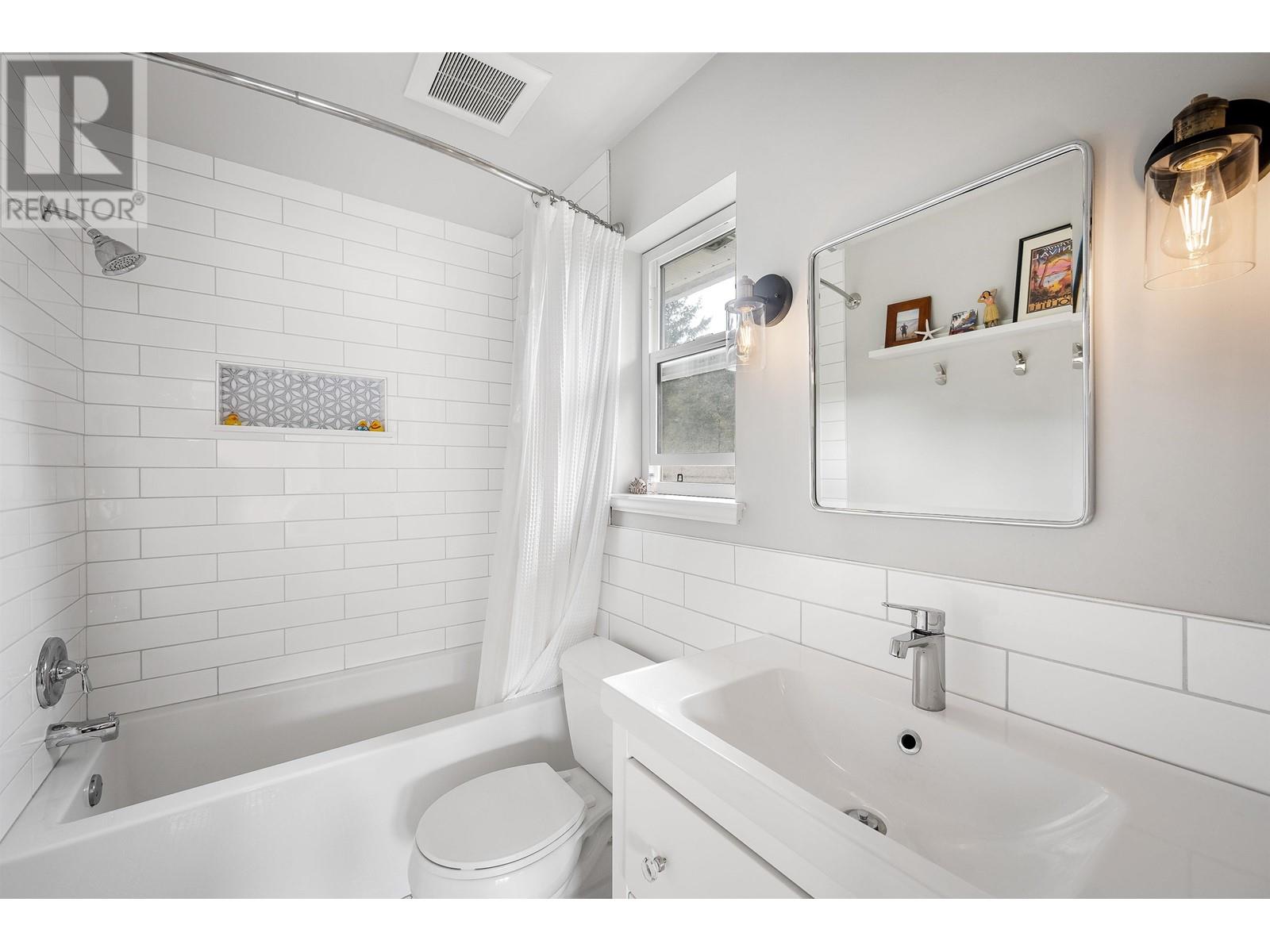 7392 Larch Street, Pemberton, British Columbia  V0N 2L0 - Photo 10 - R2830283