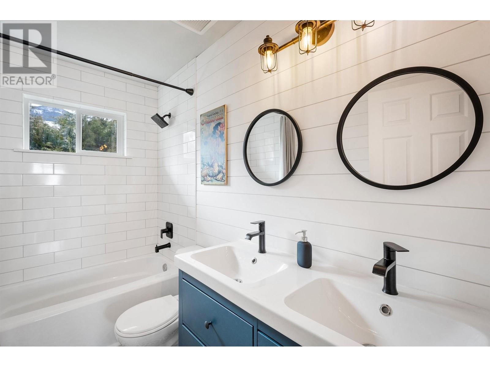 7392 Larch Street, Pemberton, British Columbia  V0N 2L0 - Photo 7 - R2830283