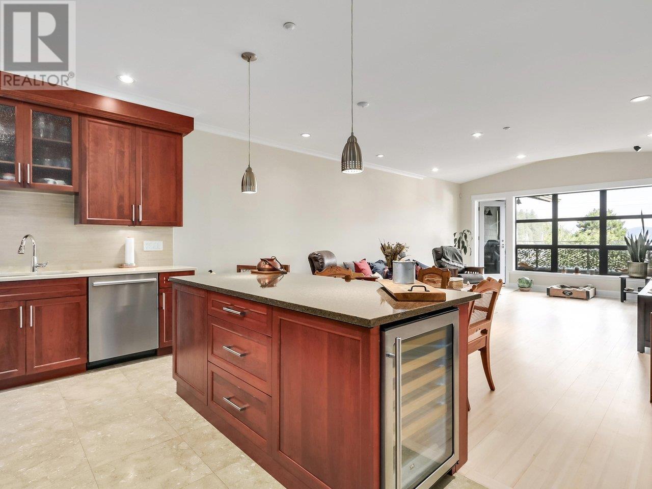 202 6688 Royal Avenue, West Vancouver, British Columbia  V7W 2B9 - Photo 6 - R2812612