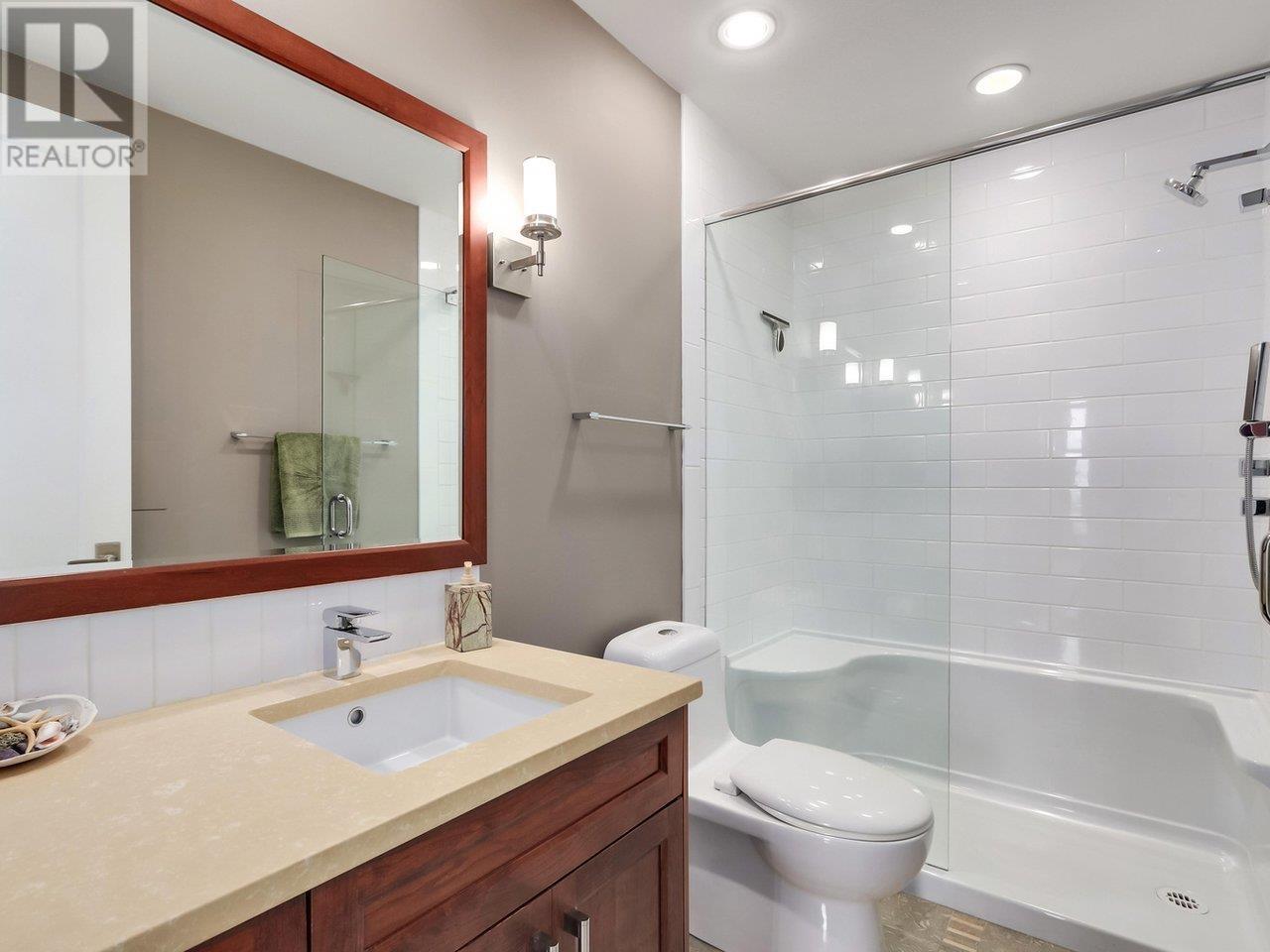 202 6688 Royal Avenue, West Vancouver, British Columbia  V7W 2B9 - Photo 17 - R2812612
