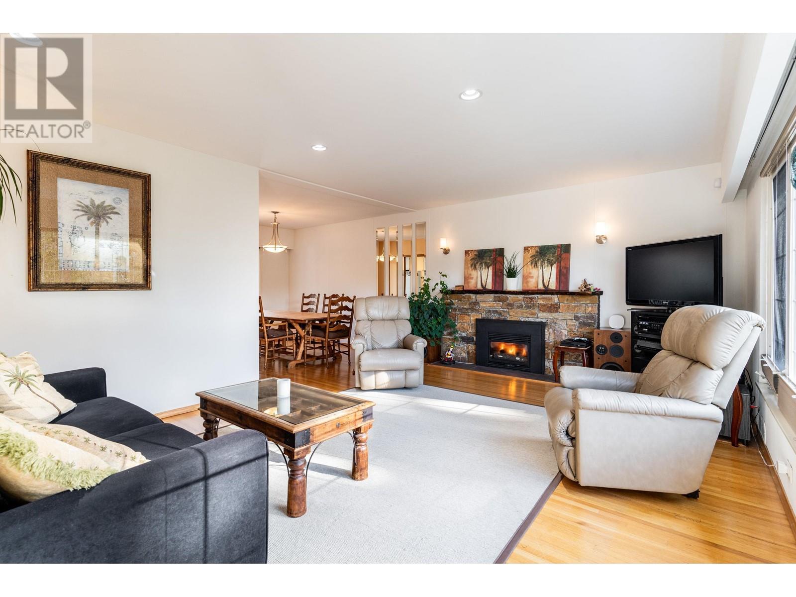 3793 Peter Street, Burnaby, British Columbia  V5J 1N5 - Photo 3 - R2830236