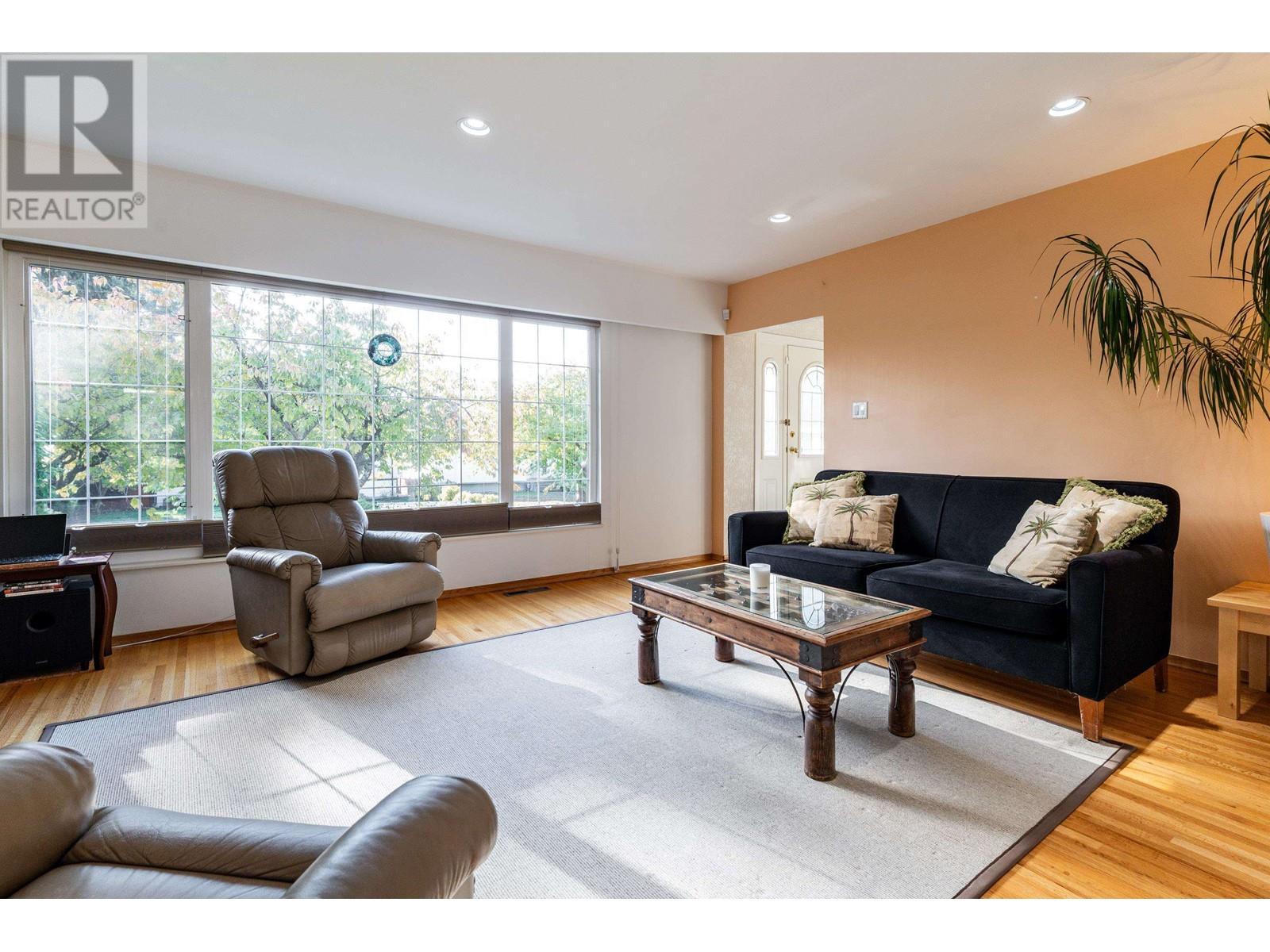 3793 Peter Street, Burnaby, British Columbia  V5J 1N5 - Photo 4 - R2830236