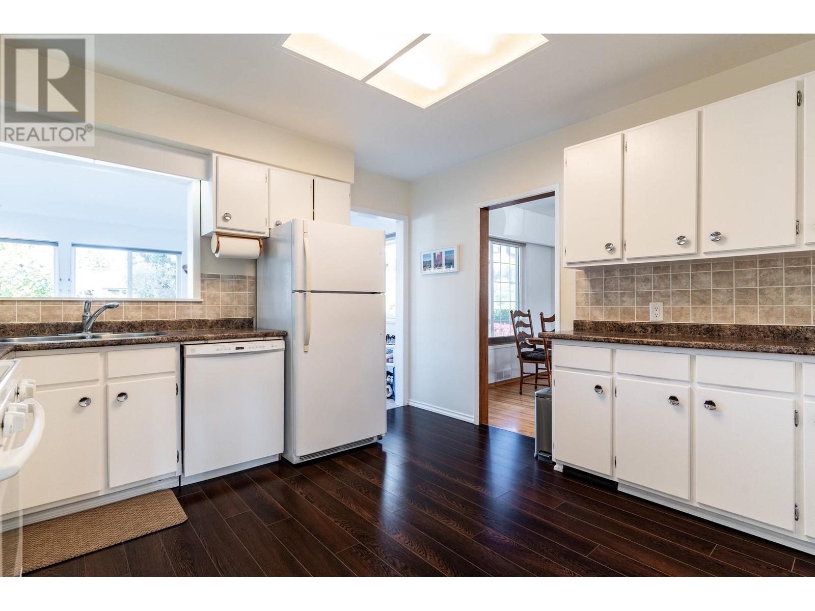 3793 Peter Street, Burnaby, British Columbia  V5J 1N5 - Photo 6 - R2830236