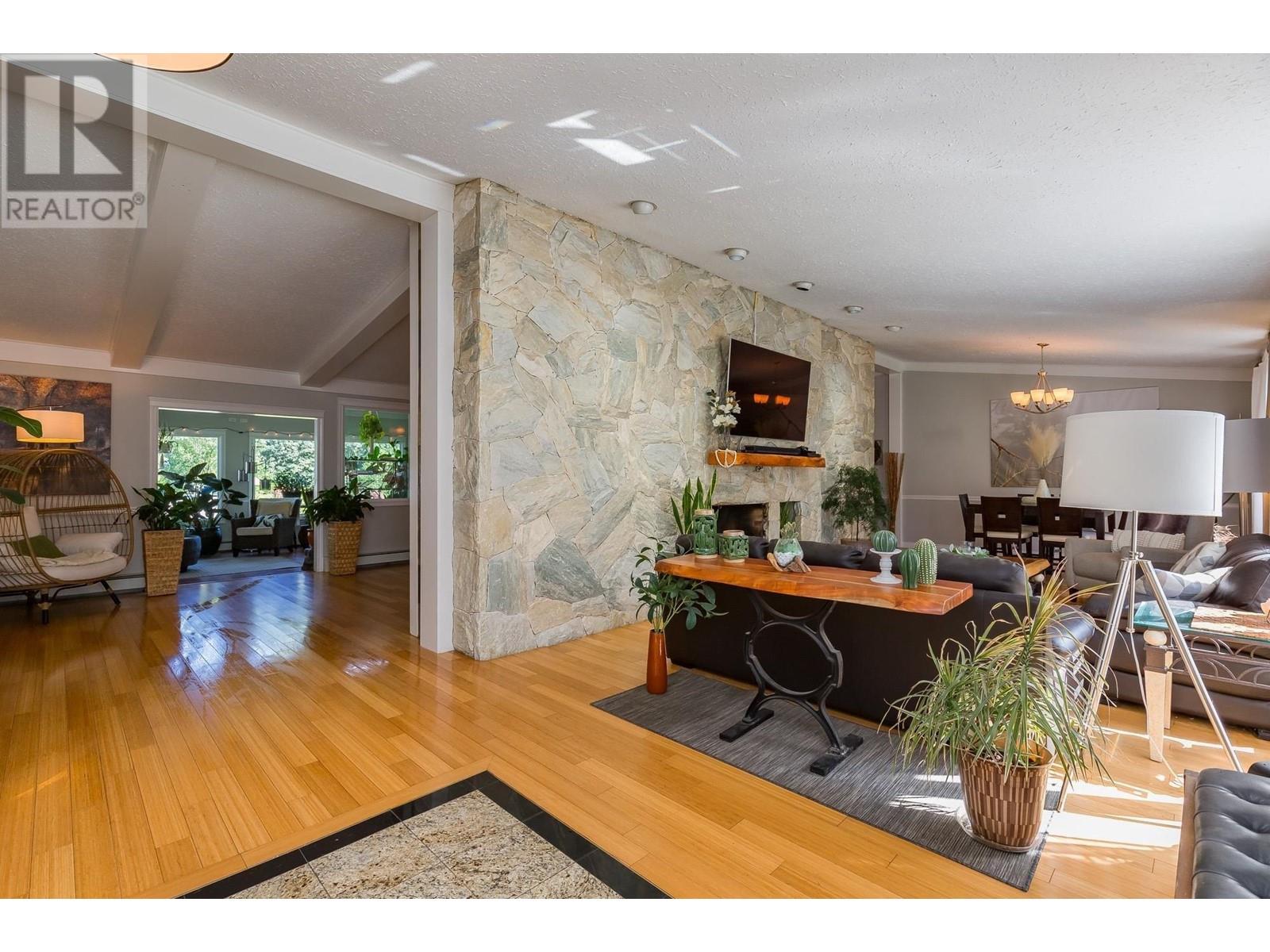 11742 260 Street, Maple Ridge, British Columbia  V2W 2A8 - Photo 10 - R2830203