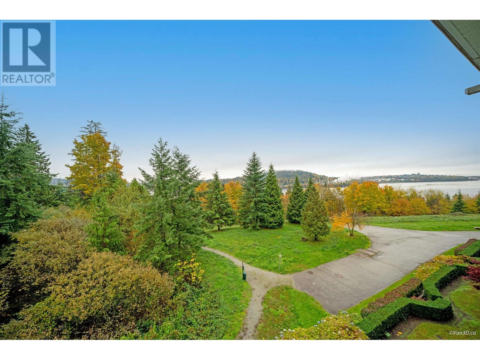 423 3629 DEERCREST DRIVE, north vancouver, British Columbia