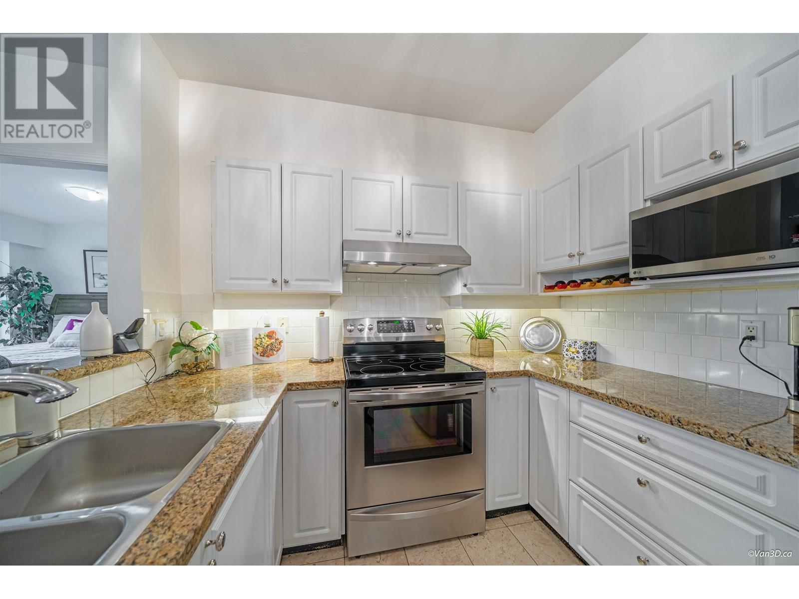 423 3629 Deercrest Drive, North Vancouver, British Columbia  V7G 2S9 - Photo 8 - R2830305