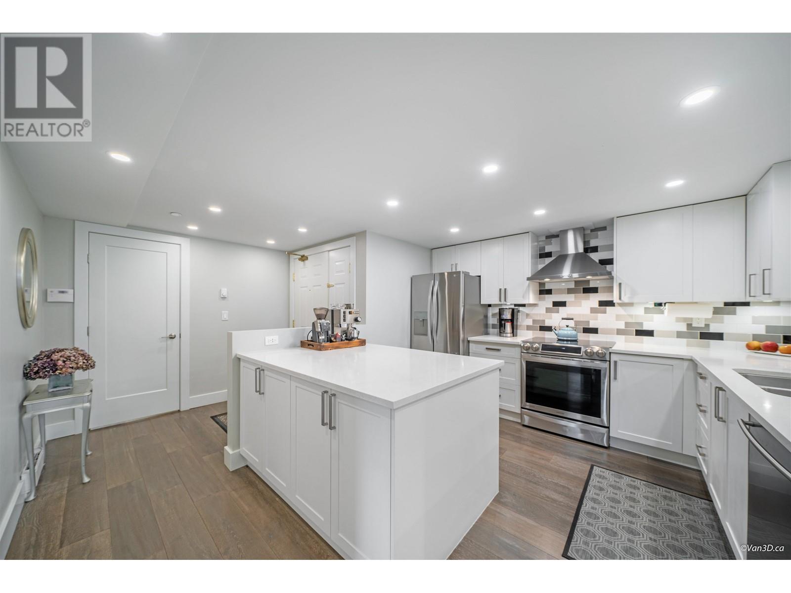 101 3608 DEERCREST DRIVE, north vancouver, British Columbia
