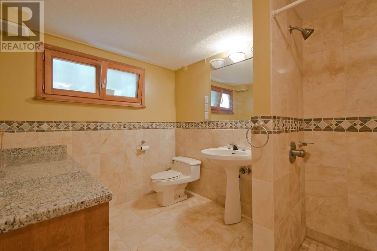 944 Clements Avenue, North Vancouver, British Columbia  V7R 2K7 - Photo 11 - R2830316