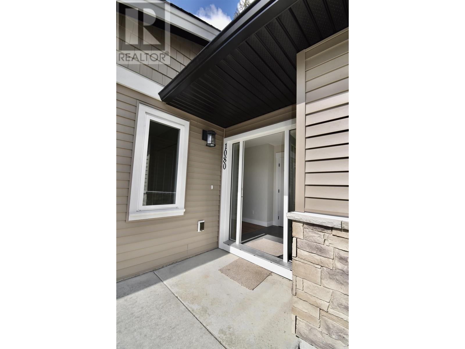 1080 Celia Crescent, Gibsons, British Columbia  V0N 1V7 - Photo 3 - R2830320