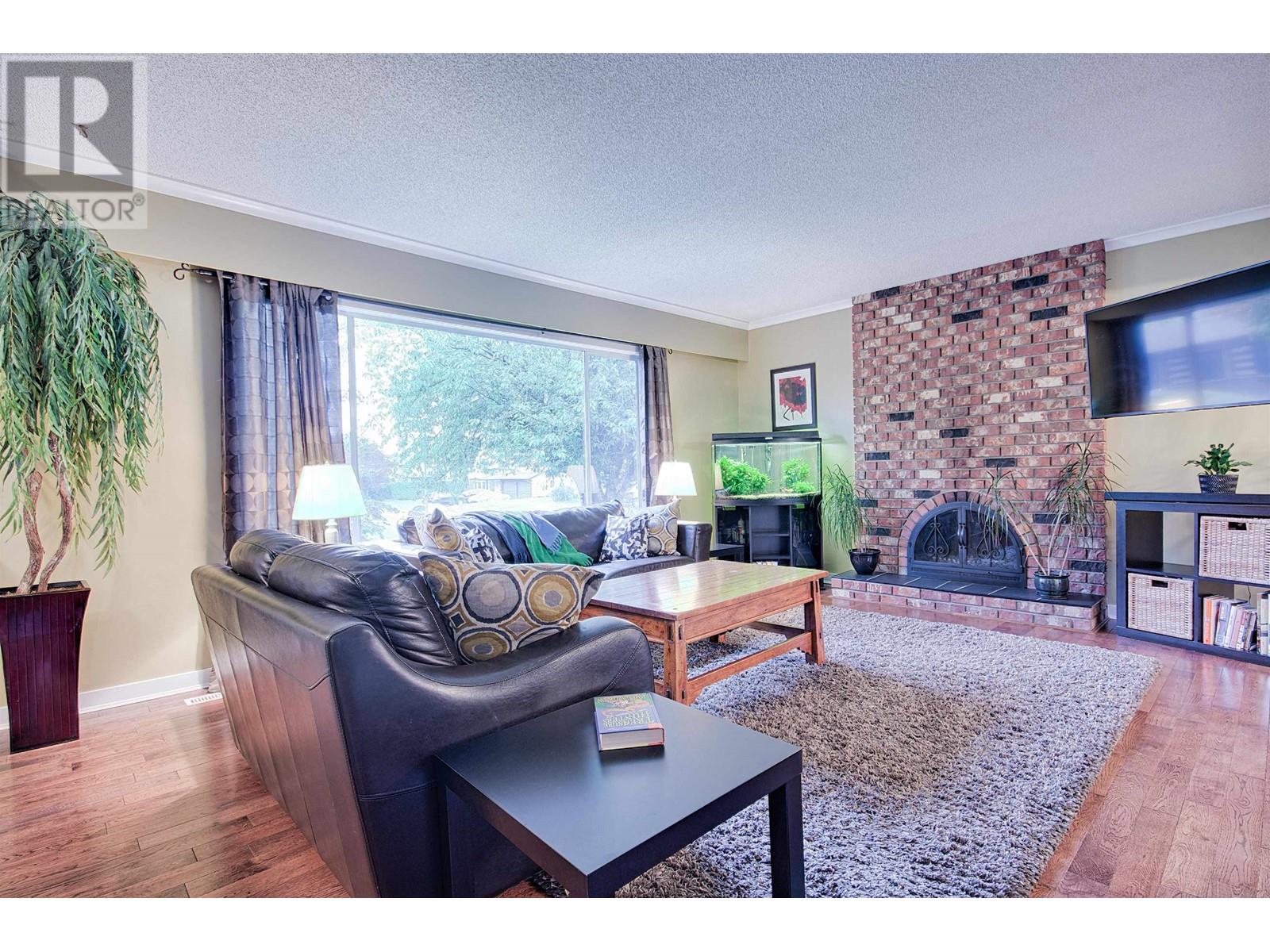 18843 120 Avenue, Pitt Meadows, British Columbia  V3Y 1W5 - Photo 2 - R2825052