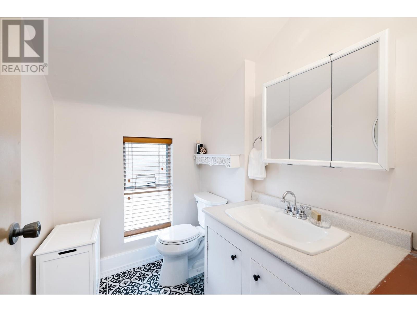 402 E 13th Street, North Vancouver, British Columbia  V7L 2M1 - Photo 19 - R2827301