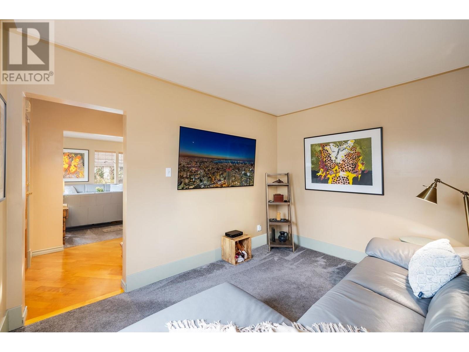 402 E 13th Street, North Vancouver, British Columbia  V7L 2M1 - Photo 13 - R2827301