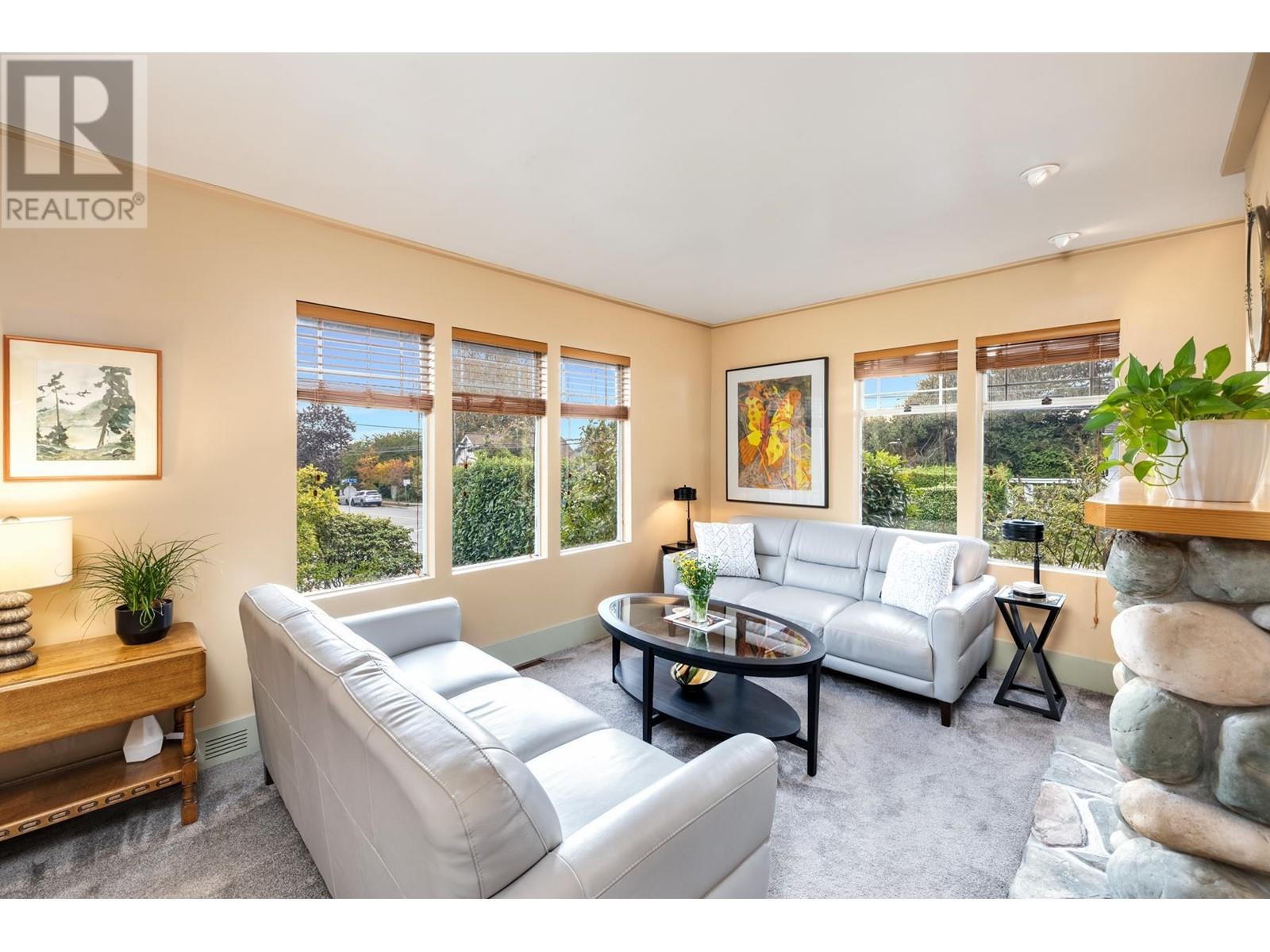 402 E 13th Street, North Vancouver, British Columbia  V7L 2M1 - Photo 6 - R2827301