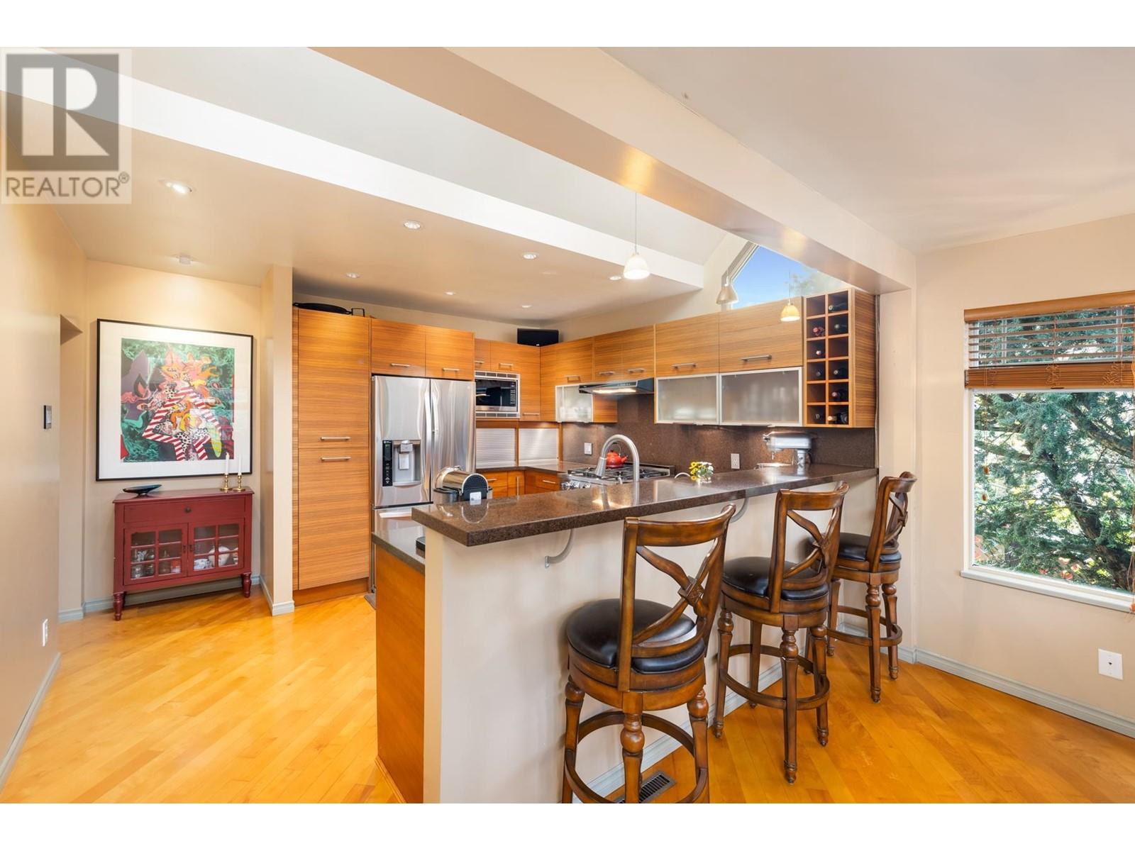 402 E 13th Street, North Vancouver, British Columbia  V7L 2M1 - Photo 8 - R2827301