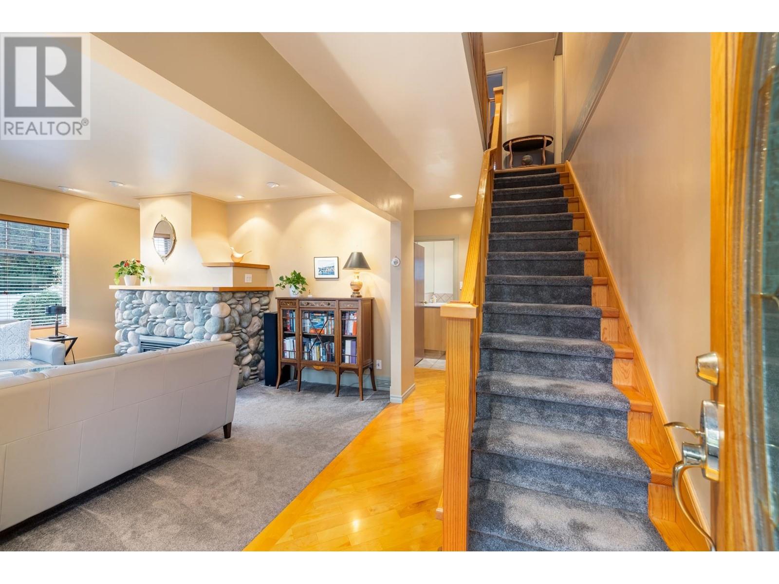 402 E 13th Street, North Vancouver, British Columbia  V7L 2M1 - Photo 12 - R2827301
