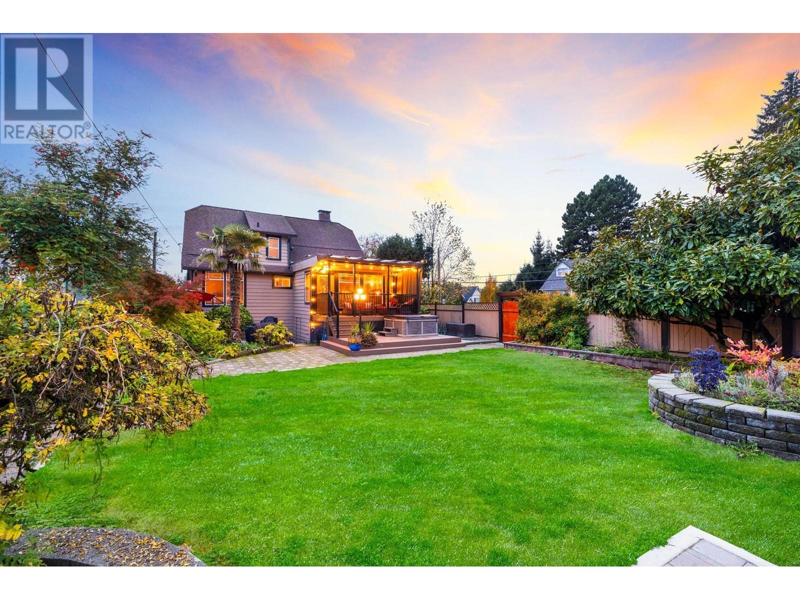 402 E 13TH STREET, north vancouver, British Columbia