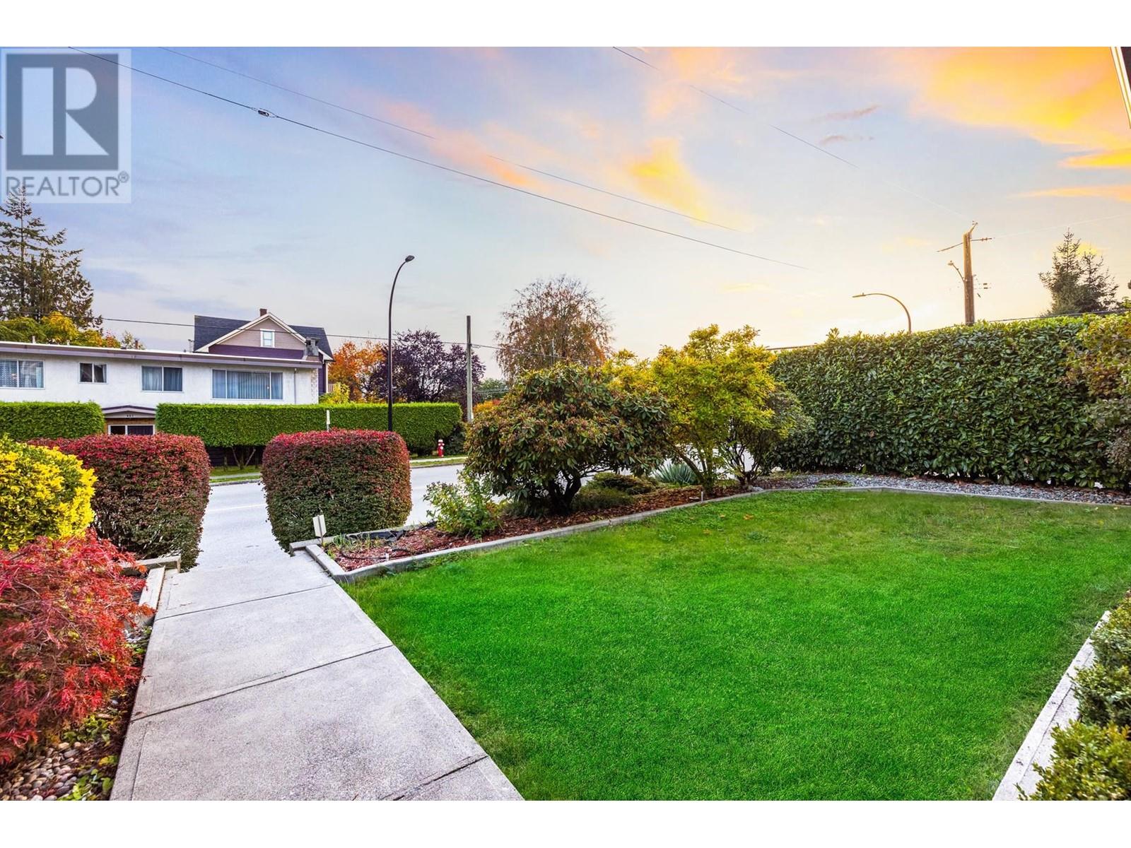 402 E 13th Street, North Vancouver, British Columbia  V7L 2M1 - Photo 36 - R2827301