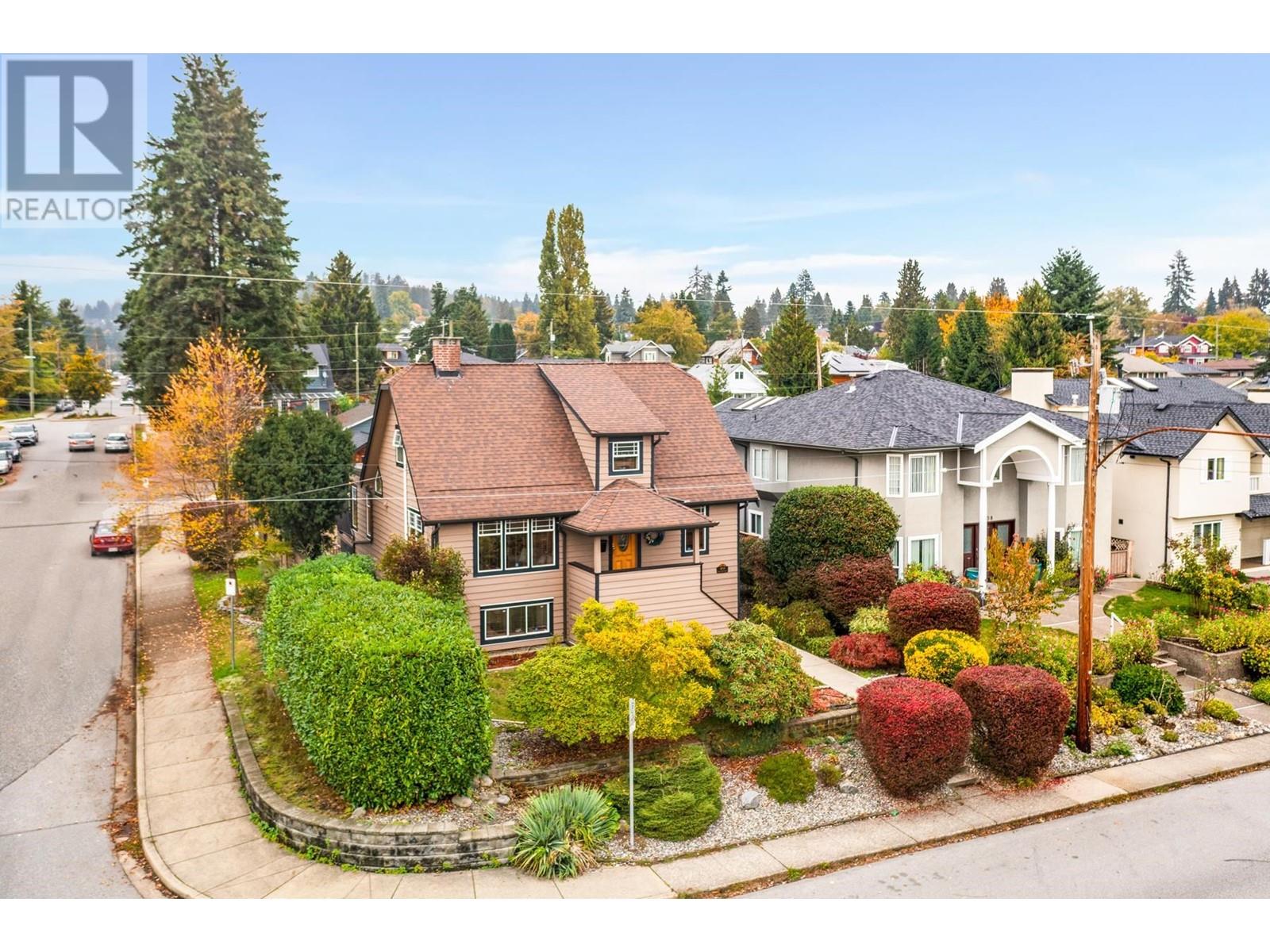 402 E 13th Street, North Vancouver, British Columbia  V7L 2M1 - Photo 4 - R2827301