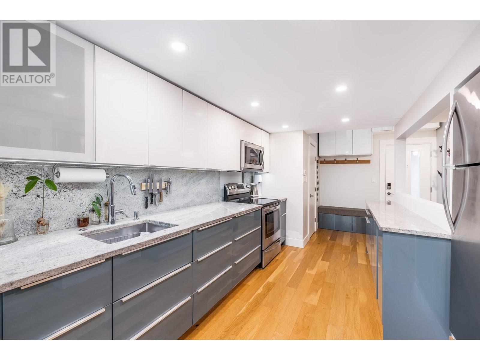 407 1363 Clyde Avenue, West Vancouver, British Columbia  V7T 2W9 - Photo 8 - R2815679