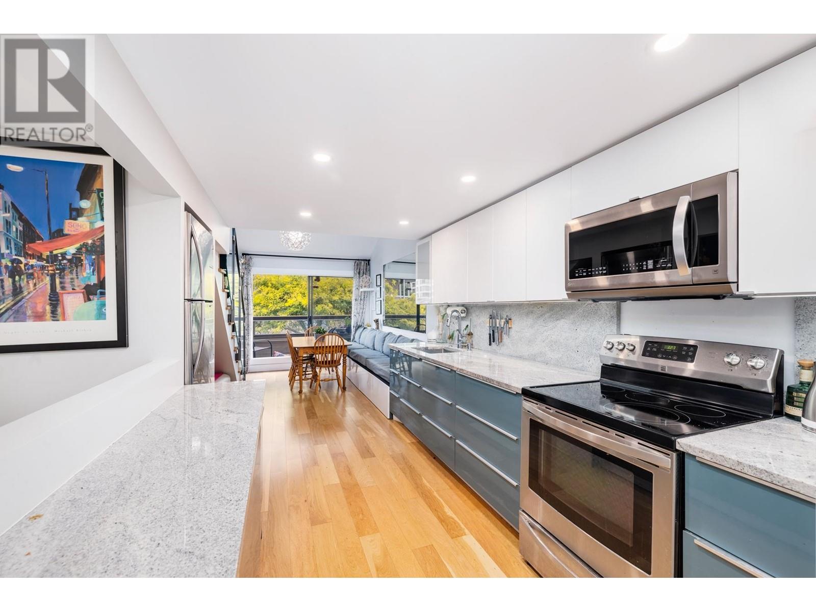 407 1363 CLYDE AVENUE, west vancouver, British Columbia