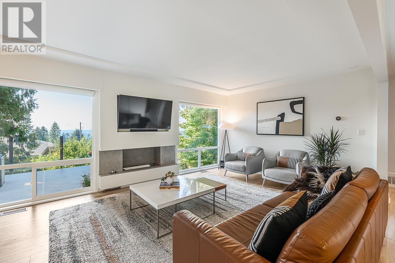 4593 Skyline Drive, North Vancouver, British Columbia  V7R 3H5 - Photo 5 - R2830319