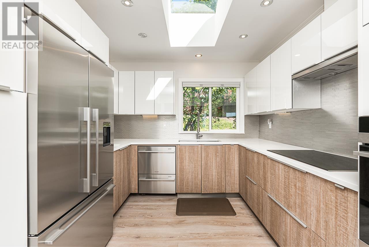 4593 Skyline Drive, North Vancouver, British Columbia  V7R 3H5 - Photo 8 - R2830319