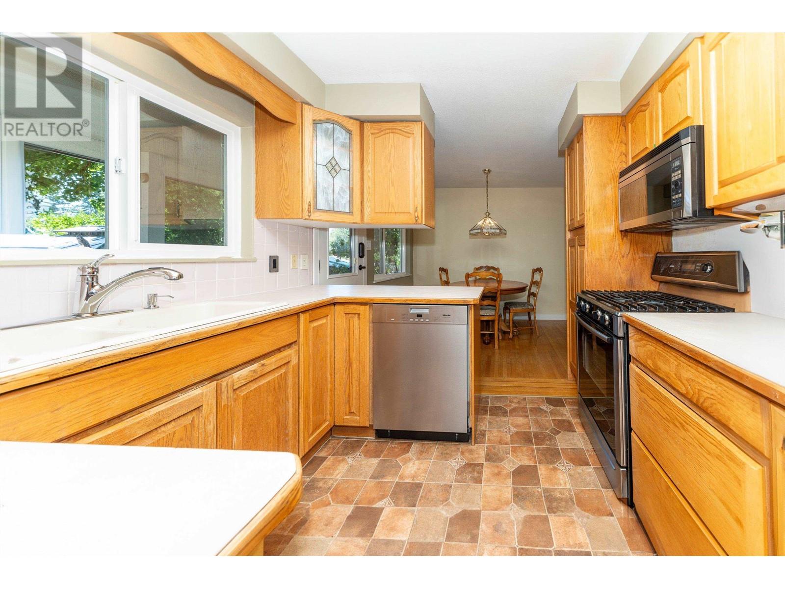 21518 122nd Avenue, Maple Ridge, British Columbia  V2X 3W6 - Photo 5 - R2830041