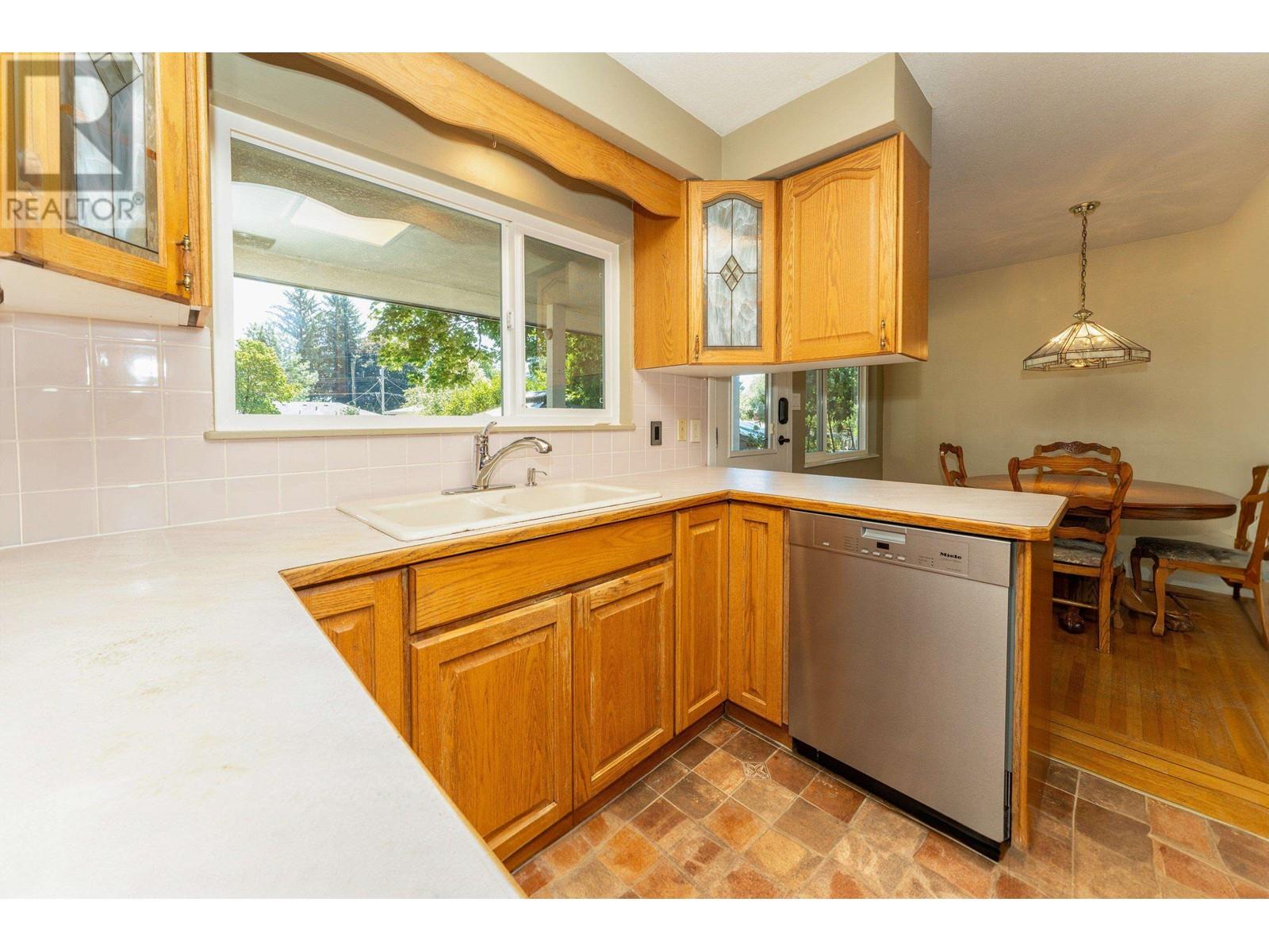 21518 122nd Avenue, Maple Ridge, British Columbia  V2X 3W6 - Photo 6 - R2830041