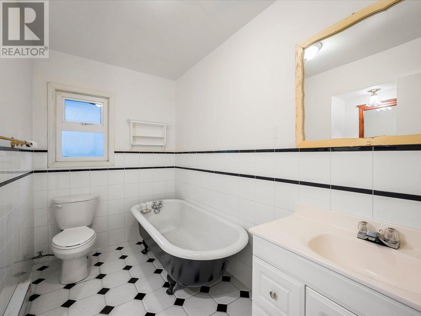 2305 Mamquam Road, Squamish, British Columbia  V0N 1T0 - Photo 8 - R2830322