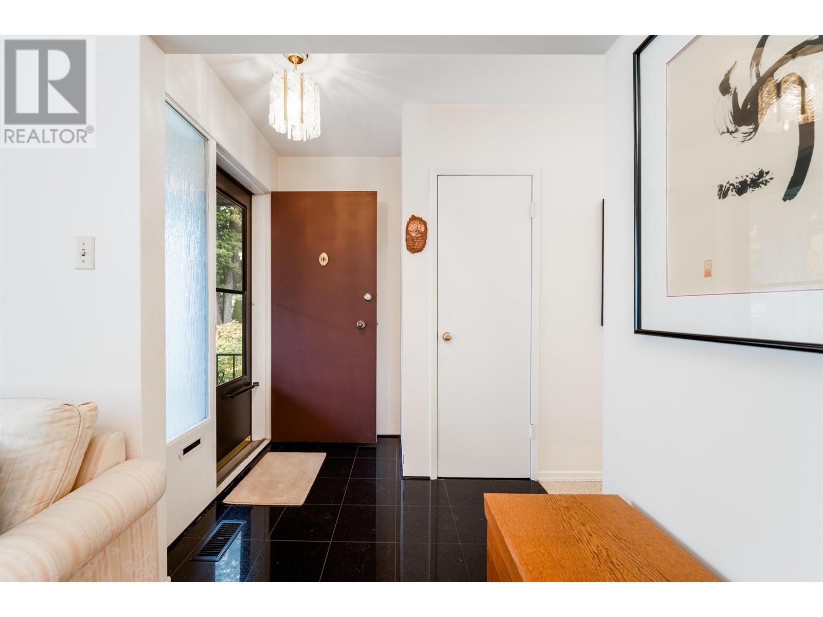 1666 E 58th Avenue, Vancouver, British Columbia  V5P 2C2 - Photo 3 - R2830219