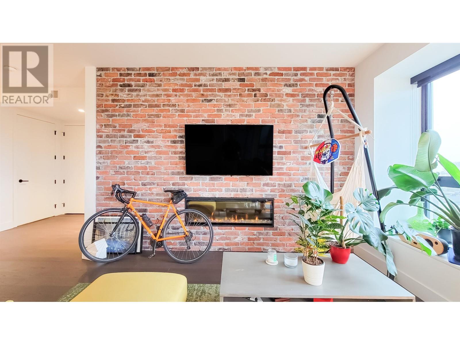 407 83 Moody Street, Port Moody, British Columbia  V3H 0K7 - Photo 1 - R2826278