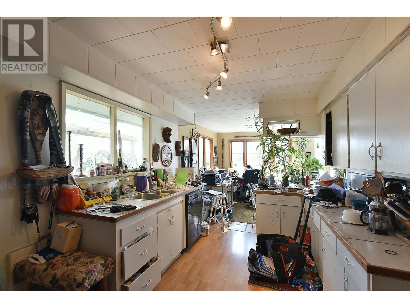 6242 Sunshine Coast Highway, Sechelt, British Columbia  V7Z 0M1 - Photo 9 - R2824425