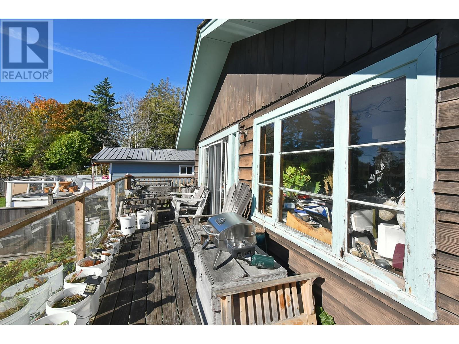 6242 Sunshine Coast Highway, Sechelt, British Columbia  V7Z 0M1 - Photo 2 - R2824425