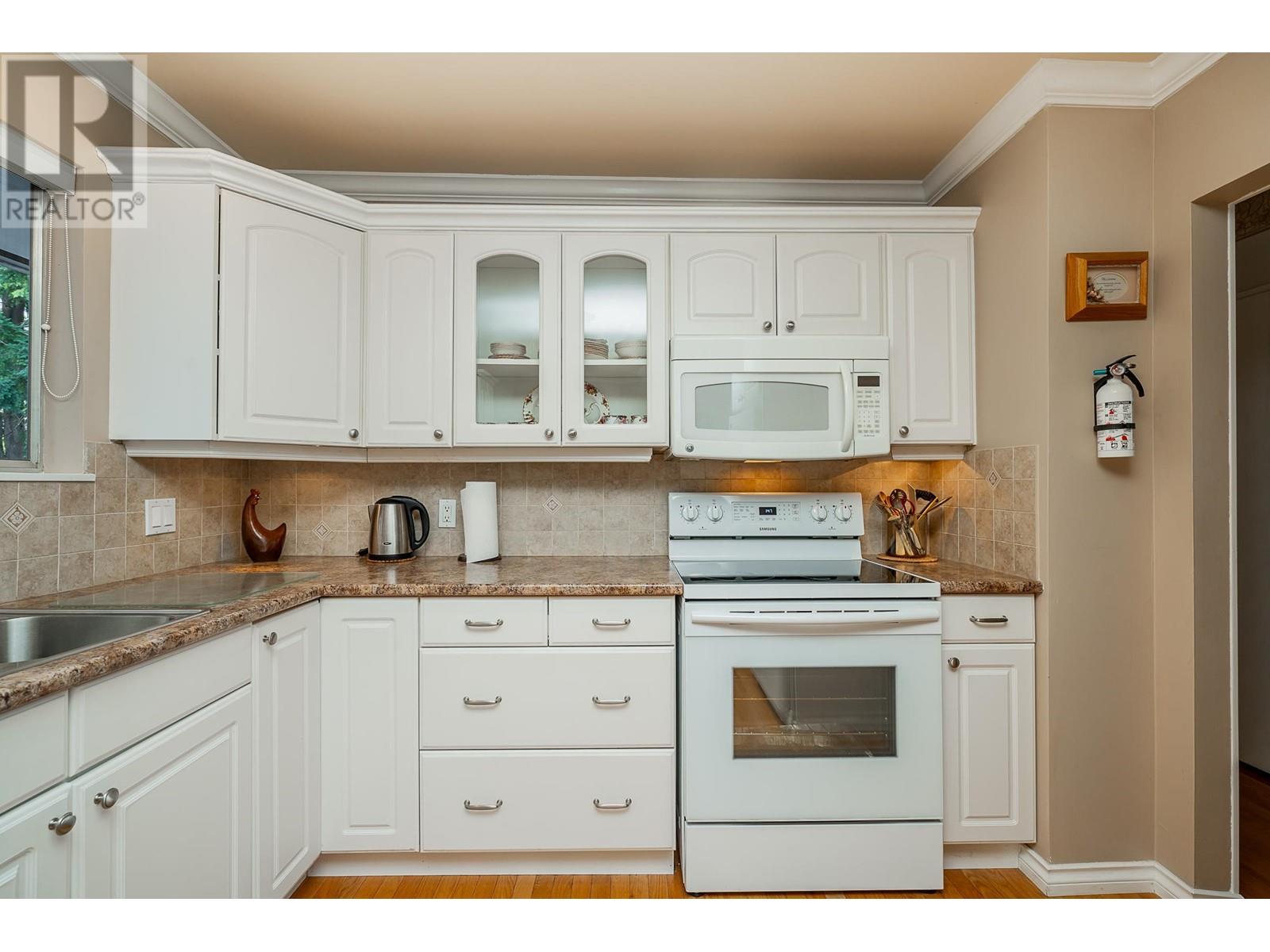 201 Clearview Drive, Port Moody, British Columbia  V3H 2S7 - Photo 10 - R2829616