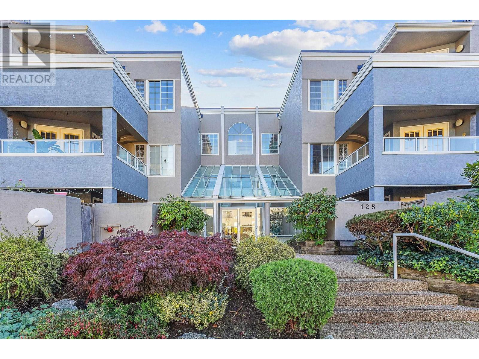 111 125 W 18th Street, North Vancouver, British Columbia  V7M 1W5 - Photo 2 - R2829404
