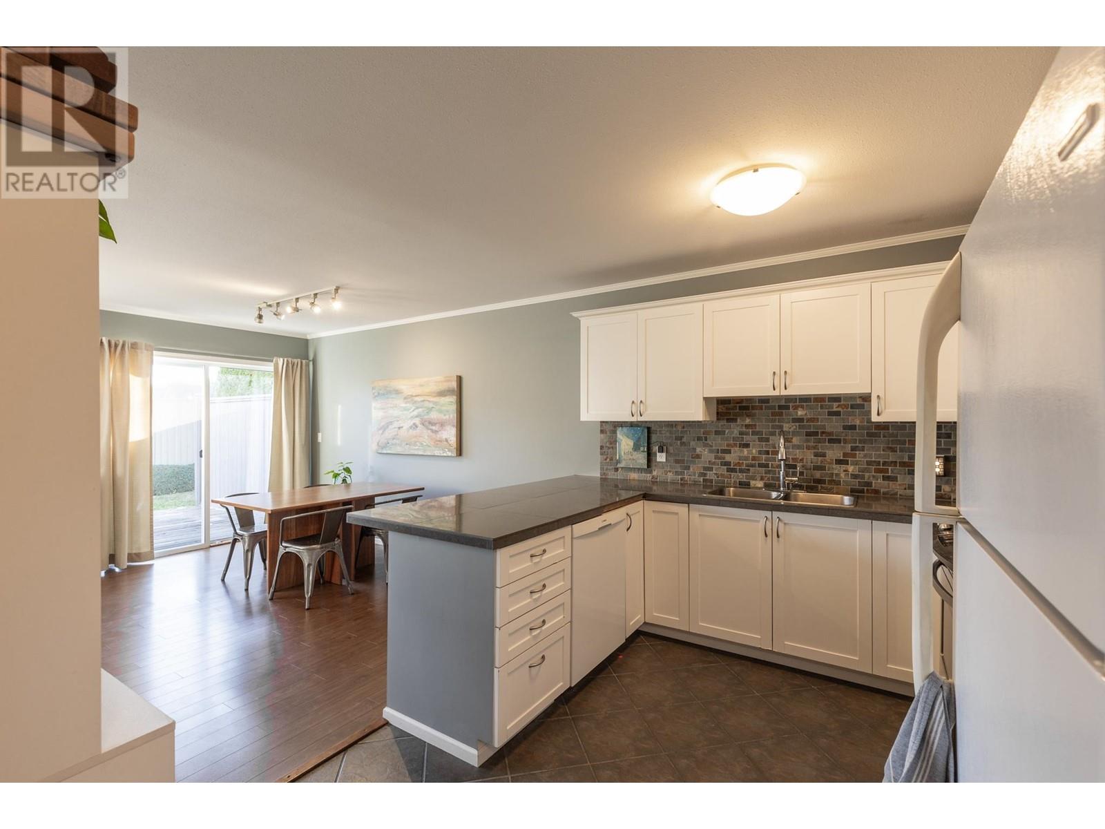 10 5706 Ebbtide Street, Sechelt, British Columbia  V7Z 0J4 - Photo 8 - R2829598