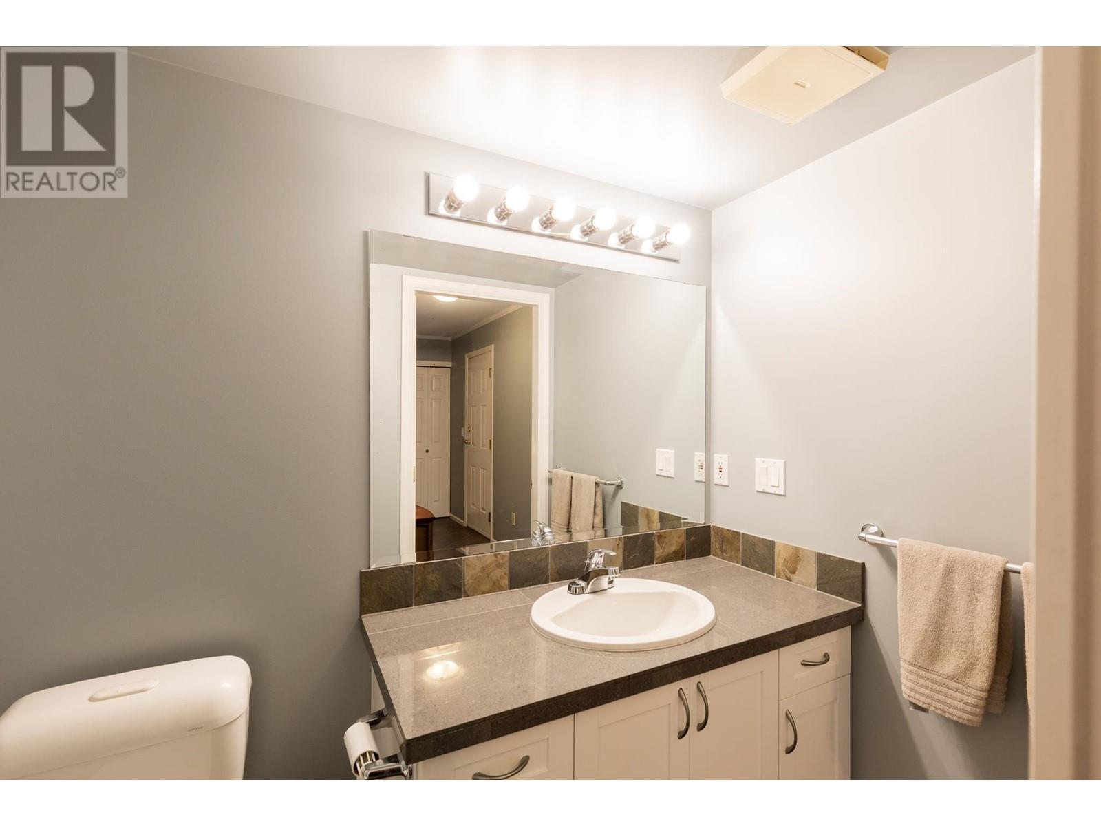 10 5706 Ebbtide Street, Sechelt, British Columbia  V7Z 0J4 - Photo 16 - R2829598