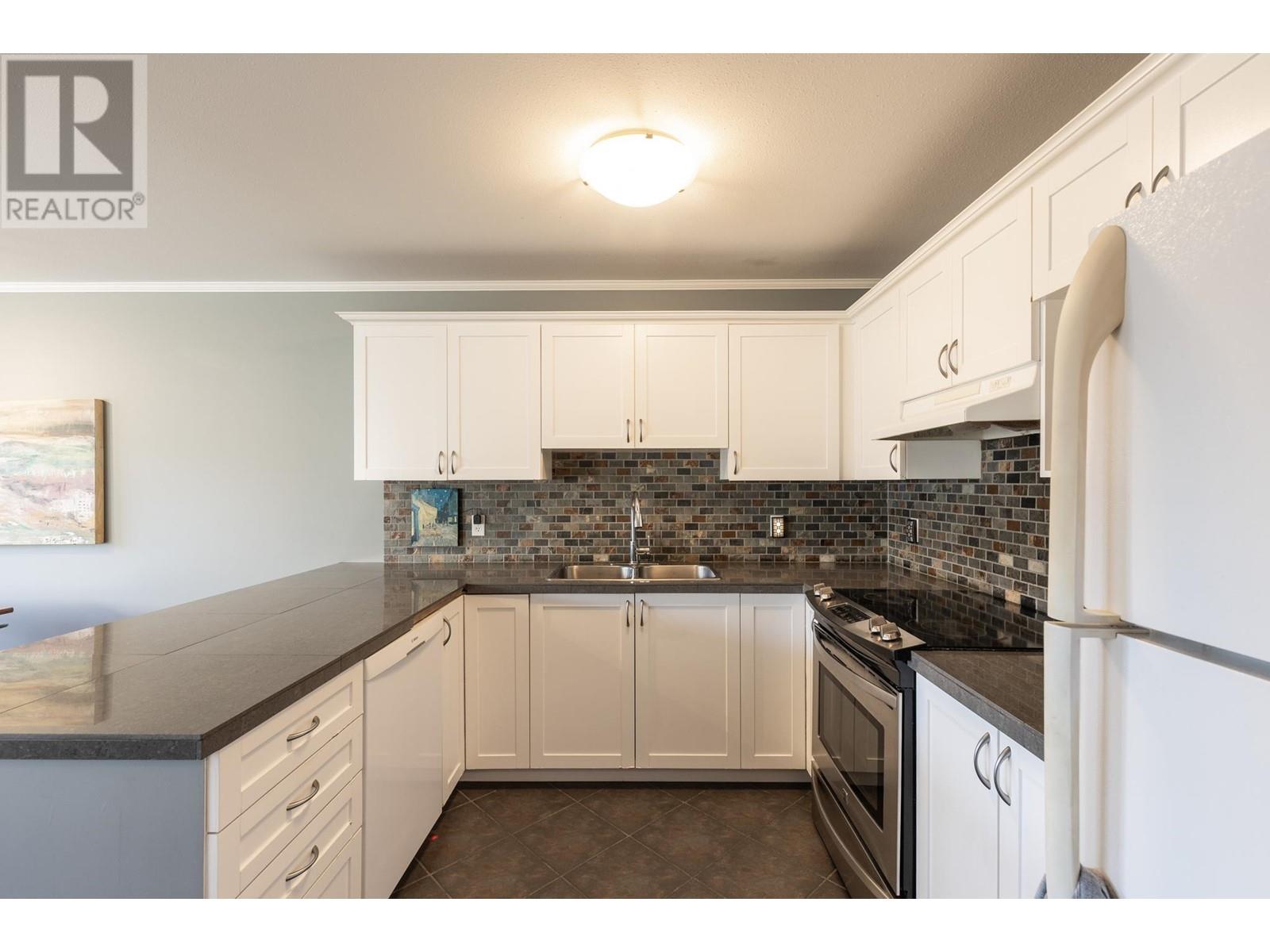 10 5706 Ebbtide Street, Sechelt, British Columbia  V7Z 0J4 - Photo 6 - R2829598